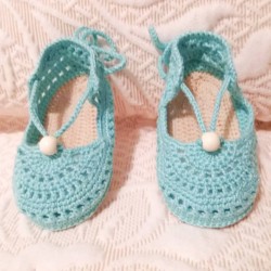 patucos-bebe-crochet-sandalias-mint