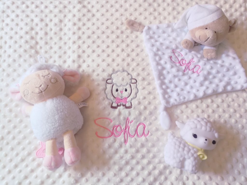 Mantas personalizadas para bebés. ¡Regalos personalizados con mucho amor! -  Entre Tartas y Pañales - Blog de bebés y puericultura