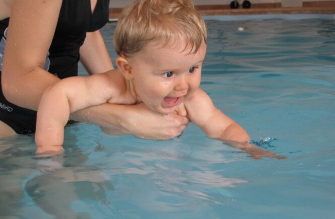 beneficios-de-la-matronatacion-en-bebes